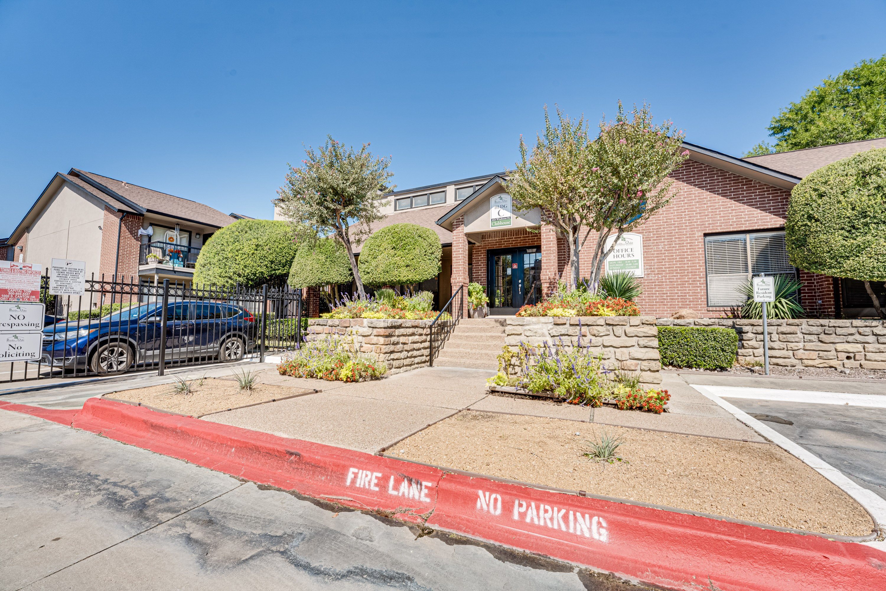 Leasing Office at Bardin Oaks Apartments, Texas